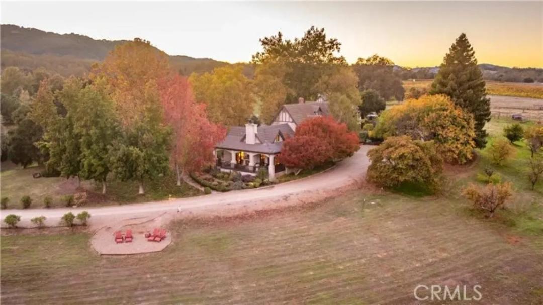 Timeless Estate - 5415 Fairhills Road