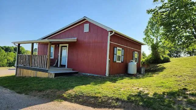 2 Bedrooms1 Bathroom on 17.20 Acres at 1188 Cox rd