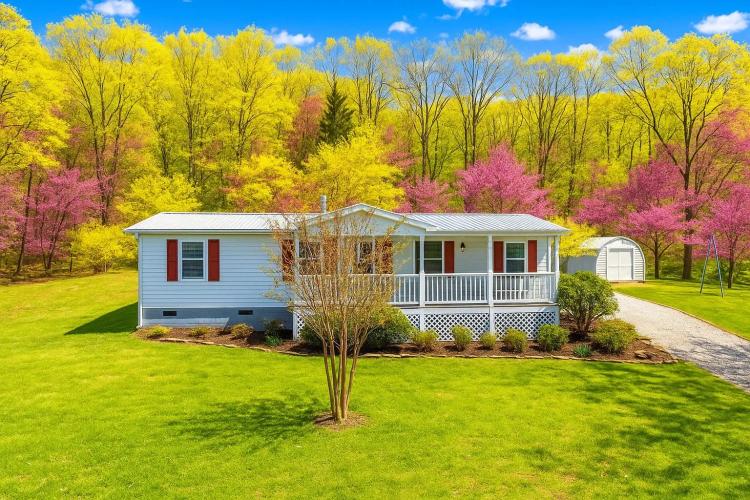 Charming 3BR Home with Cherokee Lake Views