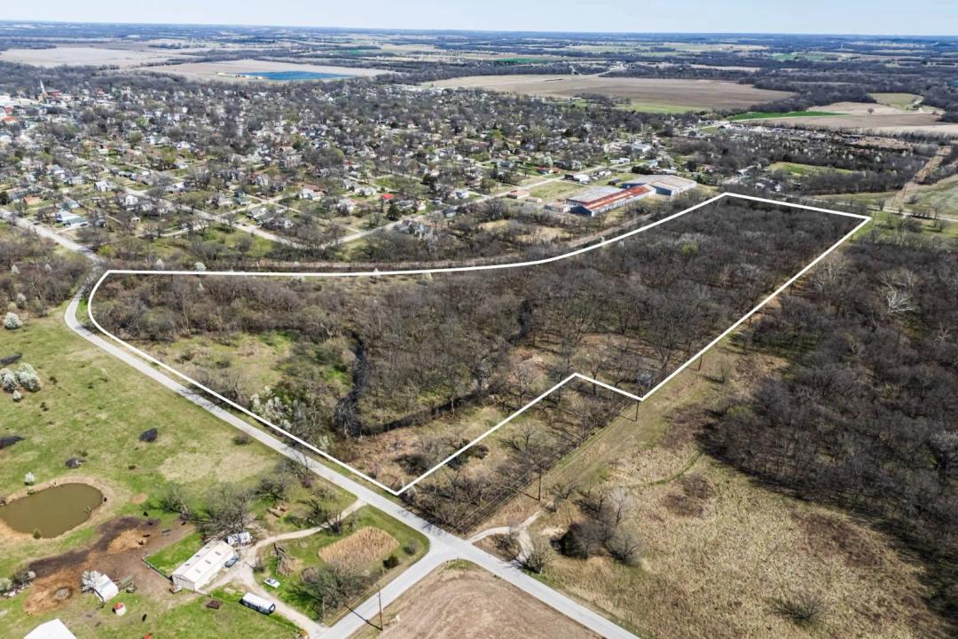 32 +/- acre Recreation Spot Montgomery County Kansas!