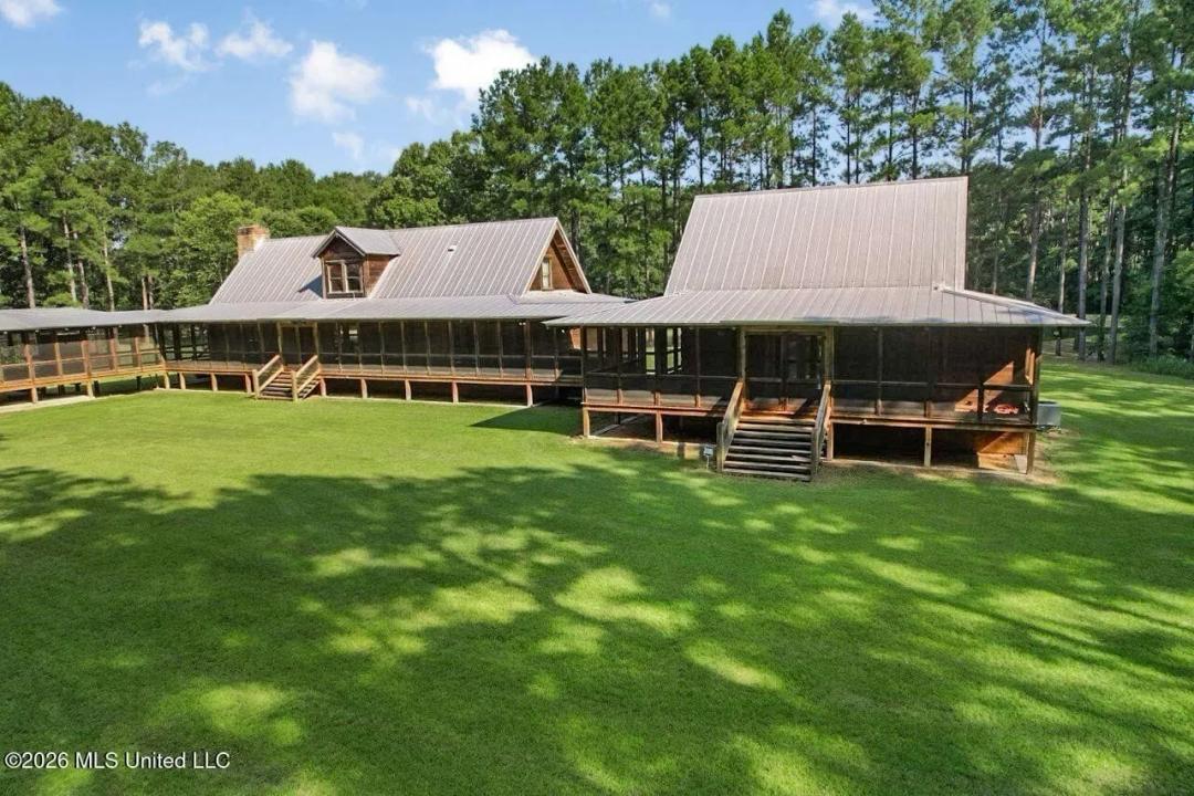 85± Acre Luxury Estate in Poplarville, MS