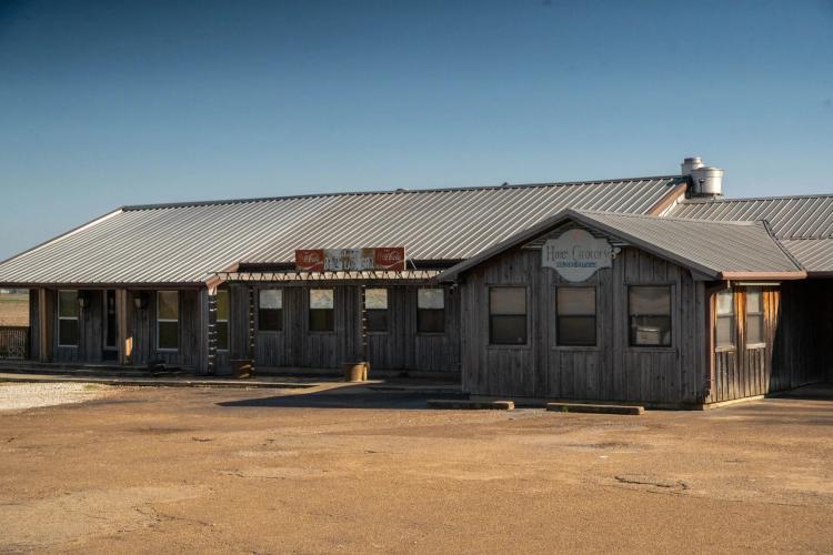 Hines Grocery Commercial Building on 3 Acres in Yazoo County, MS 