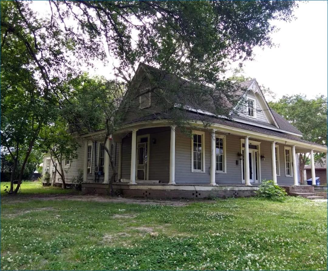 Home in Sunflower County at 406 Main Street in Indianola, MS