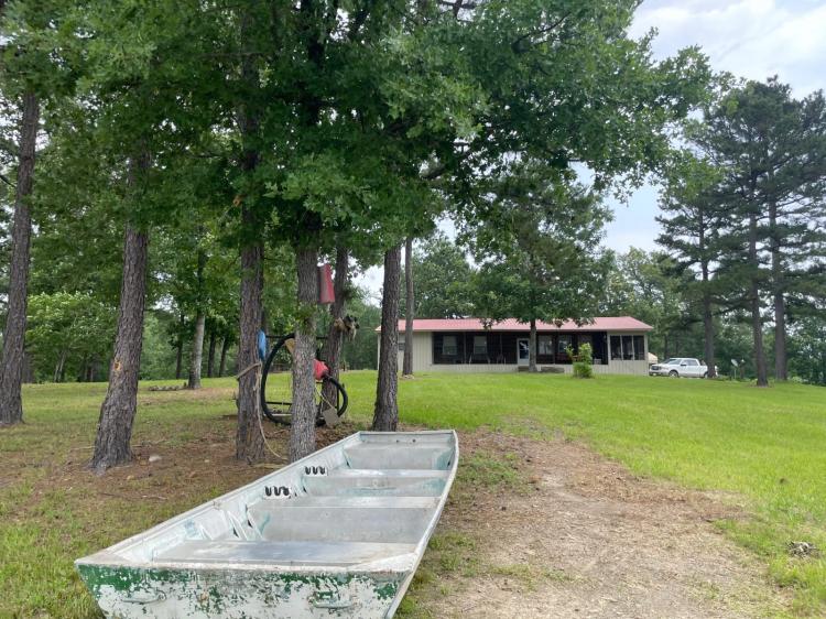 Hunter's Paradise Meets Lakeside Comfort!