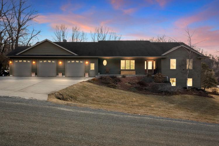 ? Golf Course Luxury Meets Serene Country Living! ⛳?