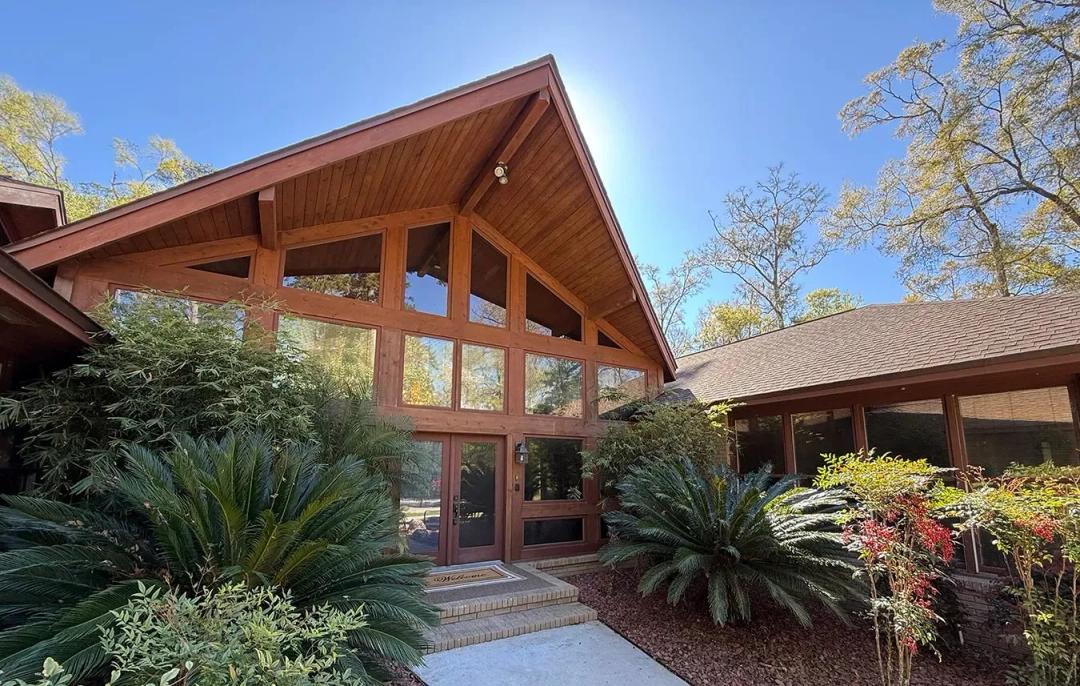 12-Acre Florida Estate in Lake City for Sale