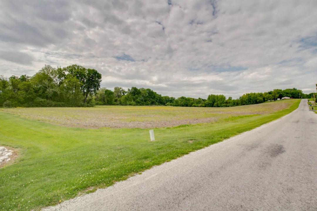 24 Northwood Drive, Bethalto, IL