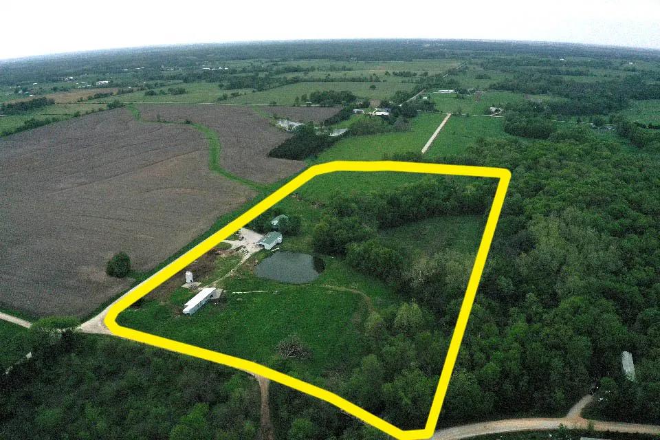 Home and 18 Acres Hobby Farm in Windsor Mo