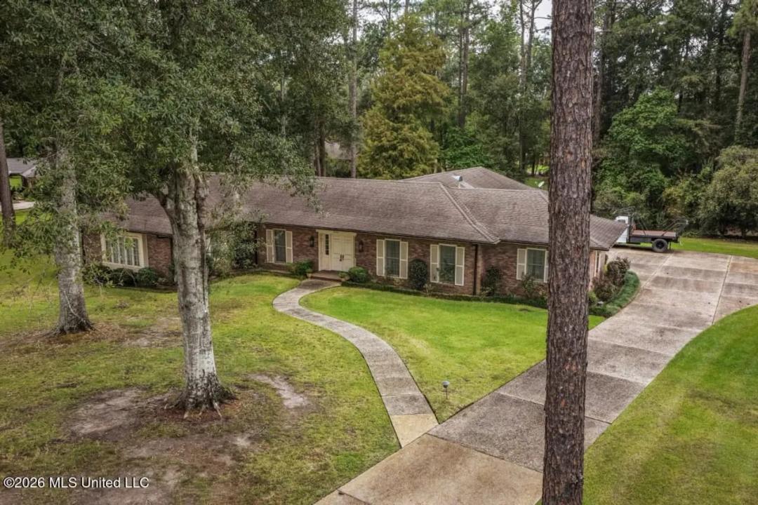 Executive Home for Sale in McComb, MS | 3BR/3.5BA