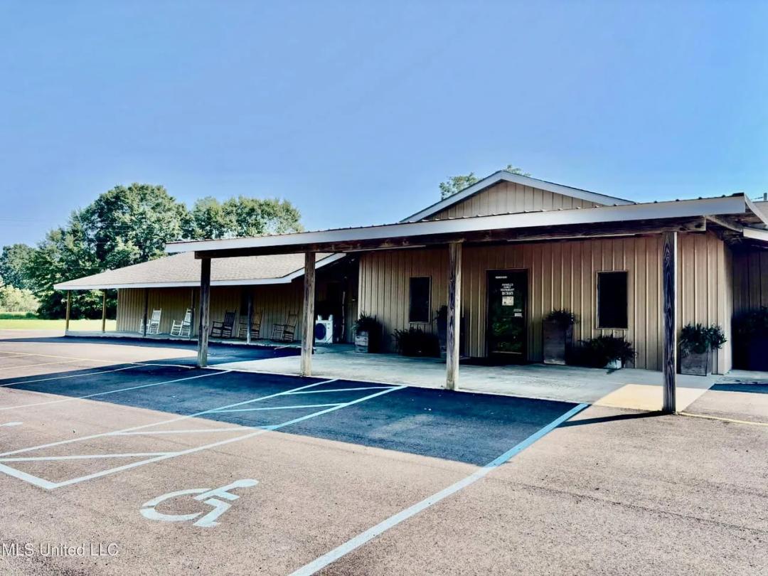 MS Turnkey 6800 Sq Ft Seafood Restaurant