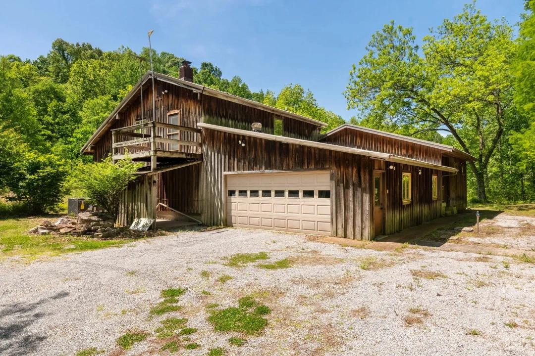 20598 Maggie Ln 127 acre home, barn, and green house