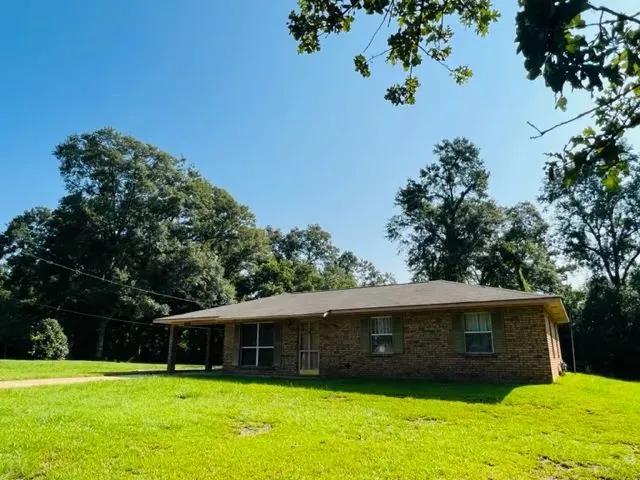 Super Clean Brick home on 1 acre/ Tyler Ave / Tylertown/ MS 