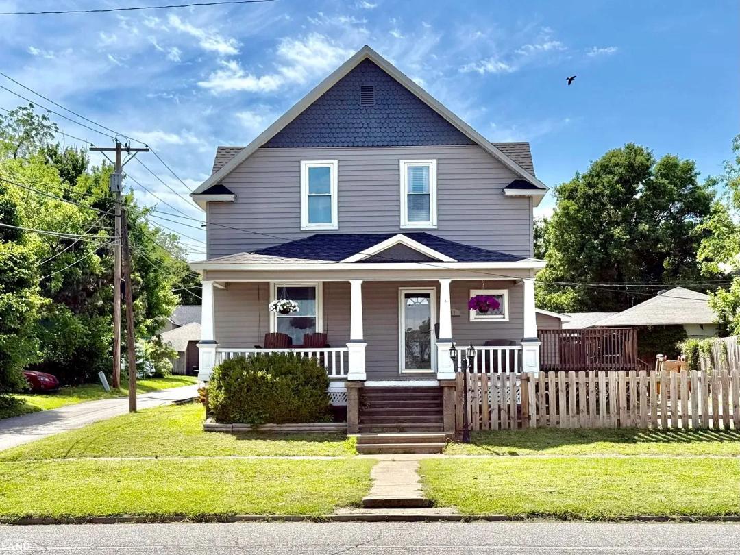 Beautiful Two Story - 4 Bed, 1.5 Bath