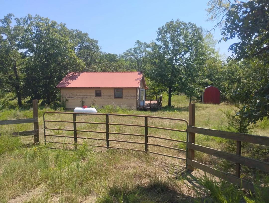 Cabin on 2 acres near Turkey Creek Landing State Park, Little River, Pine Creek Lake