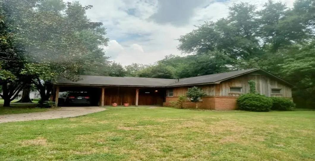 Home in Sunflower County at 130 Lee Circle in Indianola, MS