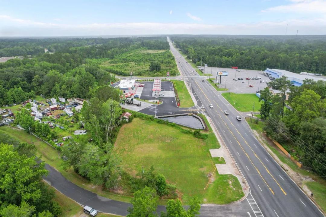 6839 New Jesup Highway
