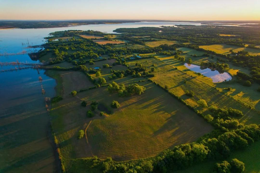 45.99 Acres Lake Bois D'arc with 2800+ Feet of Lake Front