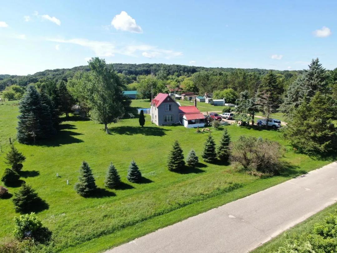 Welcome to country living in the Town of Buffalo, Marquette County