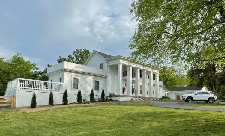 Middle Tennessee Historic Home--31 Acres--Barn--Fenced