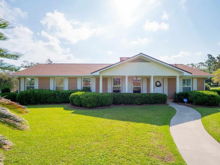 542 NE Horry Avenue
