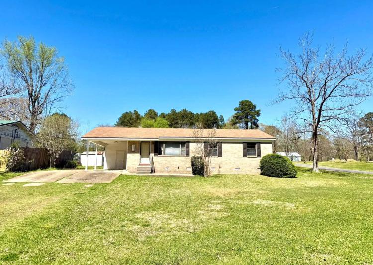 Starter Home in Jena on Corner Lot