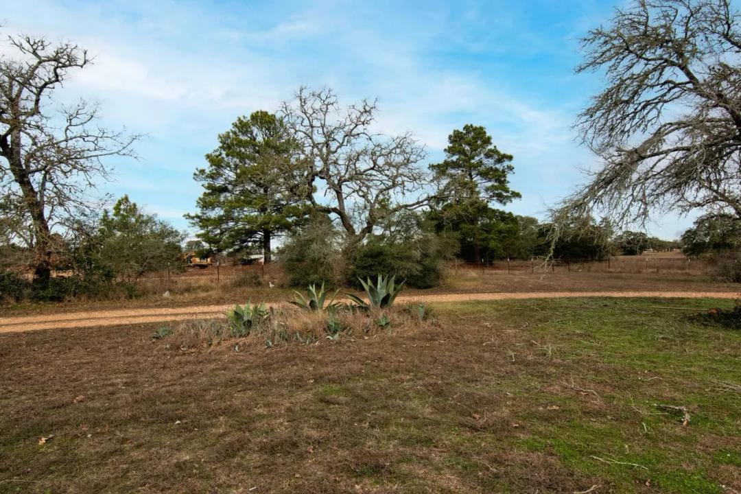 5431 N Hwy 77, La Grange