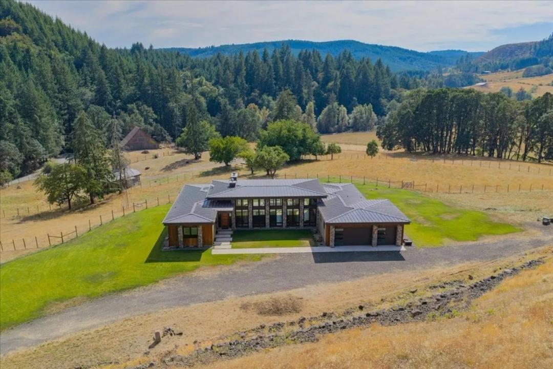 13700 SW East Creek Road