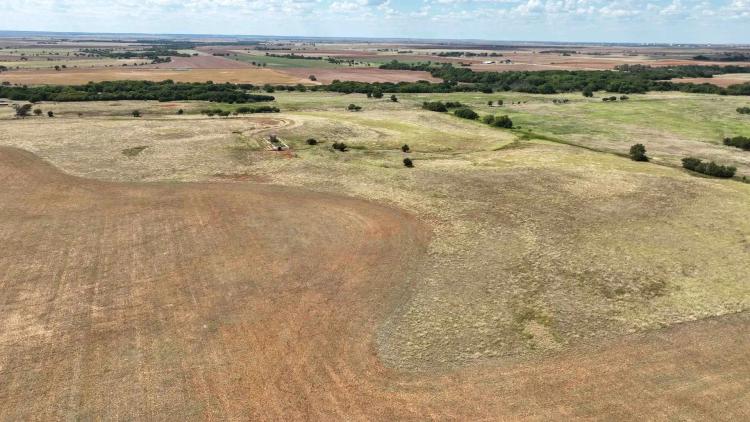 10/8  160± ACRES * CROPLAND * GRASS * BLAINE COUNTY * OKLAHOMA 