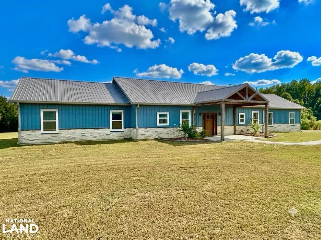 Beautiful Barndominium on 19+/- Acres: 4 Bed, 2.5 Bath