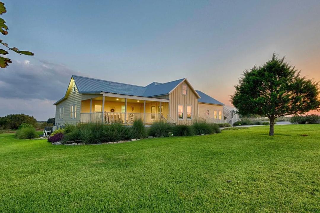 2210 FM 615, Schulenburg