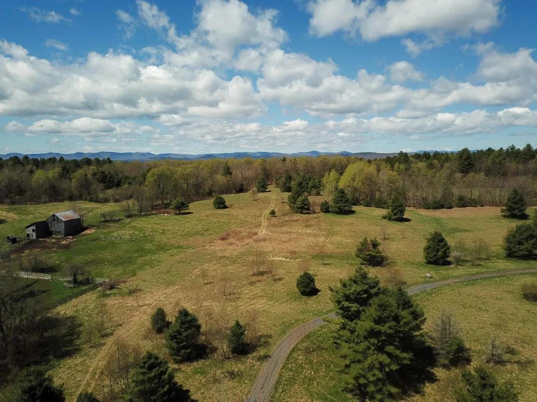 667 Cemetery St - Brookfield