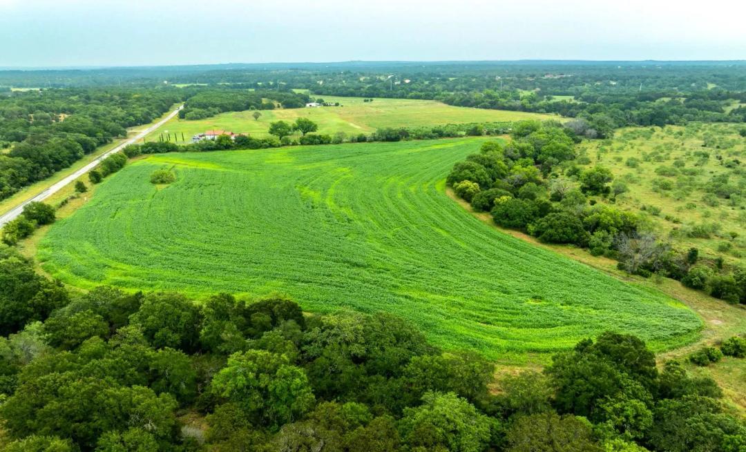 100 Acres Outside Lampasas on Naruna Road