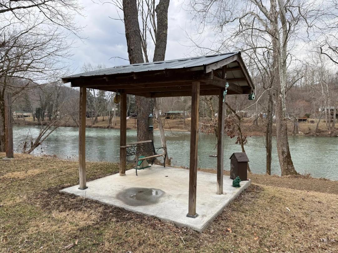 Prime Greenbrier River Lot with Amenities