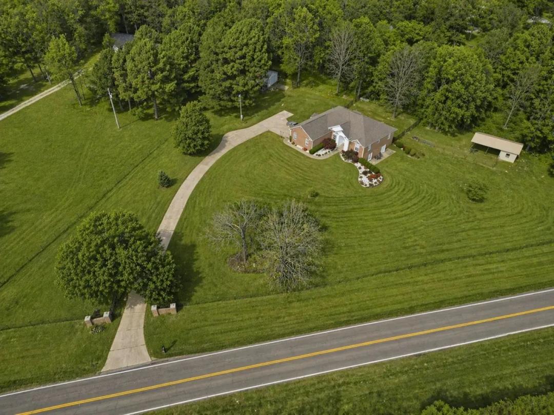 Contemporary Ranch Home in West Plains, MO for Sale on 1.65 Acres