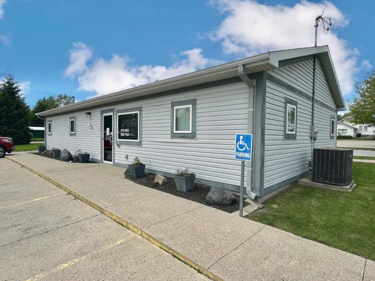1512 Sq Ft Building w/ Excellent Visibility &amp; High Traffic!!!!