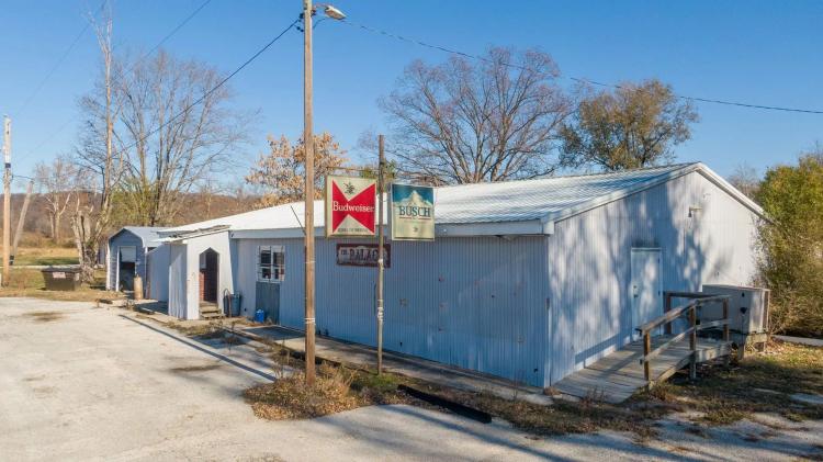Former Bar Property “THE PALACE” for Sale in Hamburg Illinois – Calhoun County