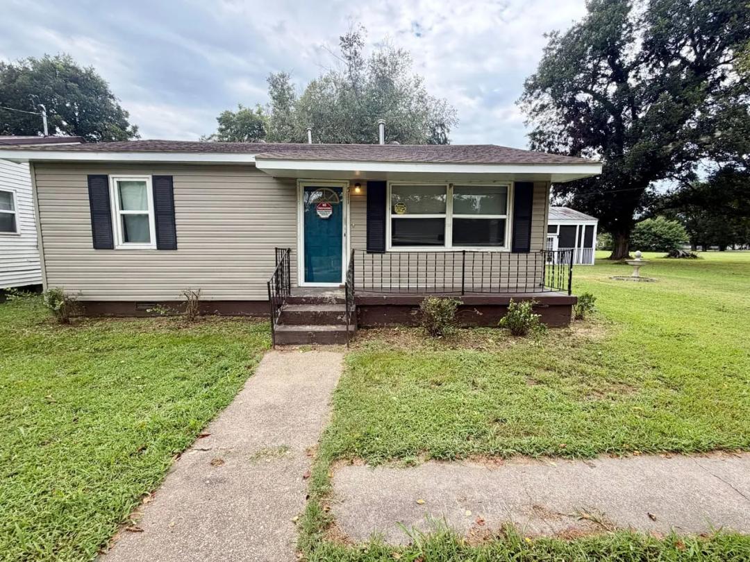 Charming 3-Bed Home For Sale in Parma, MO 