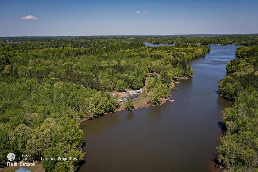 Lake front property on High Rock Lake
