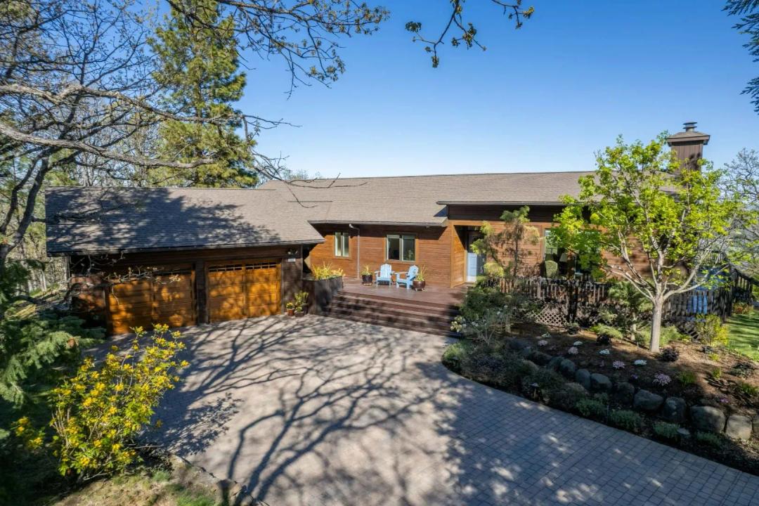 Scenic Columbia Gorge Home
