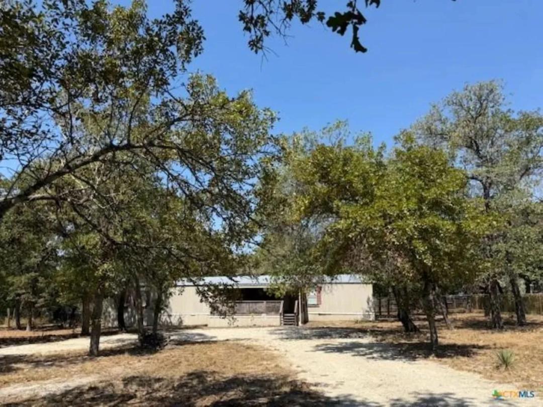 263 Hickory Hill Drive, La Vernia, Texas 78121