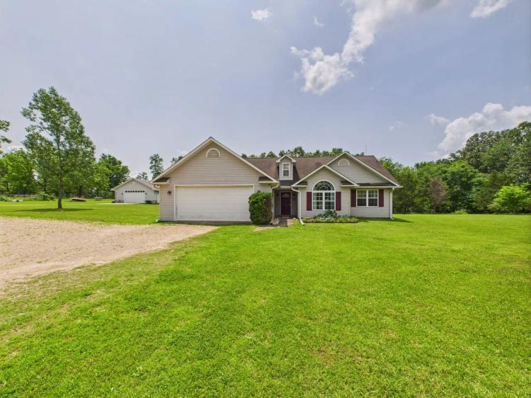 Move-In Ready 3 Bed, 2 Bath Home on 3 Acres in Doniphan, MO