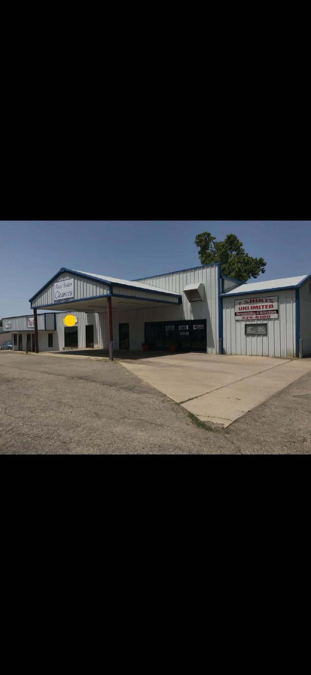 MULTI-SERVICE COMMERCIAL BUILDING WITH ESTABISHED CLEANERS,LAUNDRY, TANNING, AND AVAILABLE RENTAL SPACE