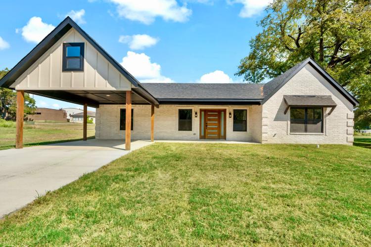Custom Country Build For Sale in Roxton TX