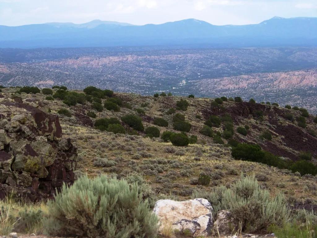 Near the Rim of Black Mesa and Vallito Peak