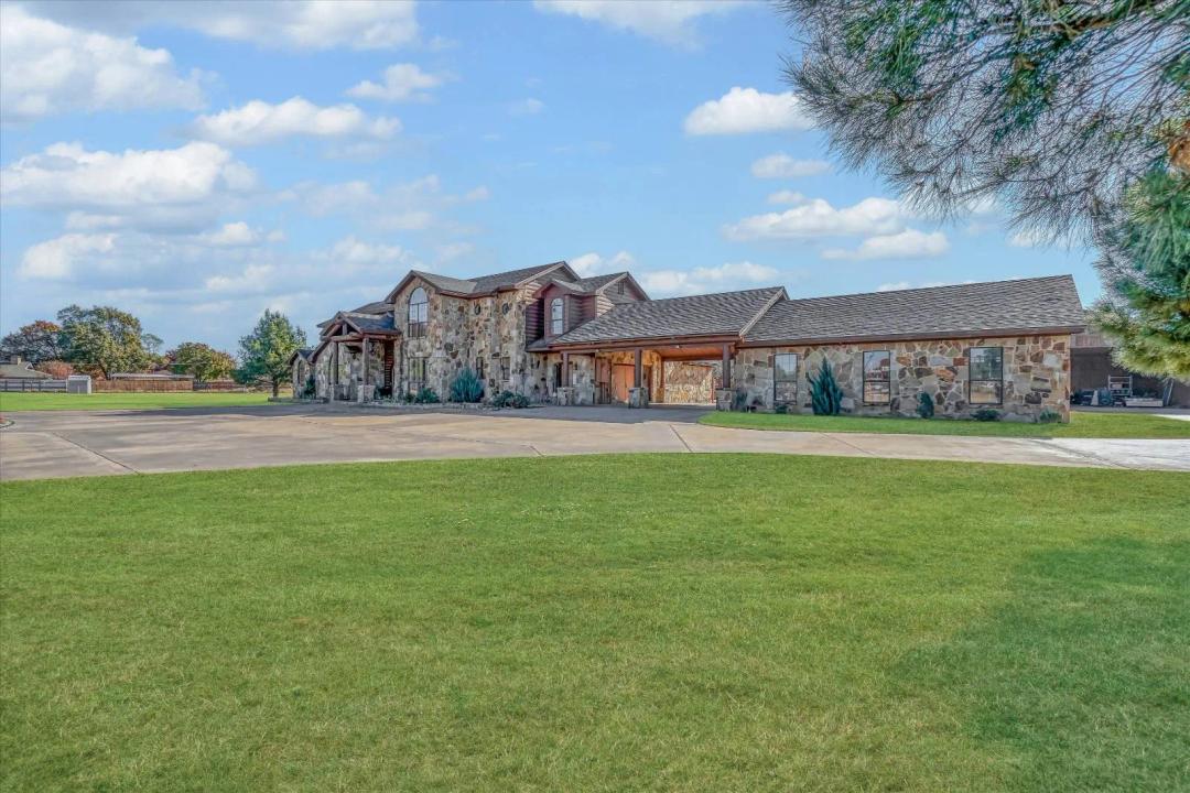 4517 Cottonwood Ln Vernon TX 76384