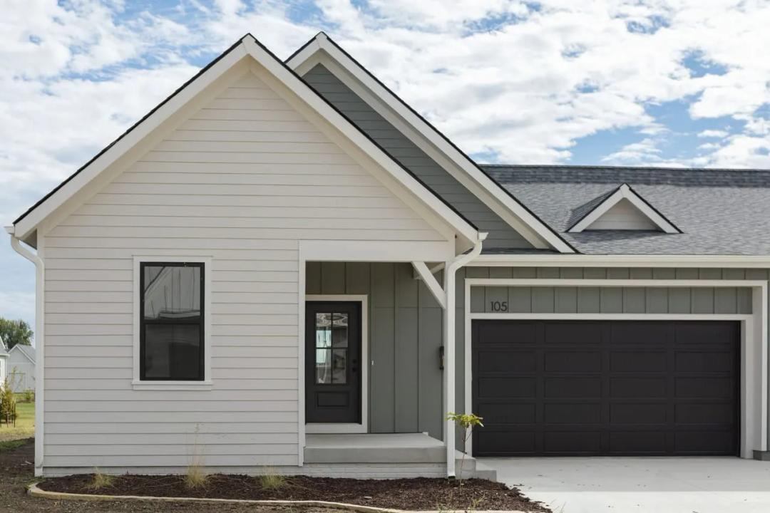 Listing #17490 - Cumming, IA