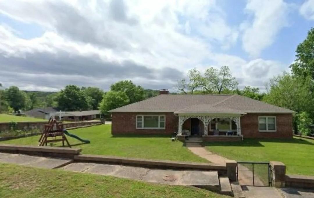 Beautiful 3-Bed Brick Home in the City Limits of Ellington, MO