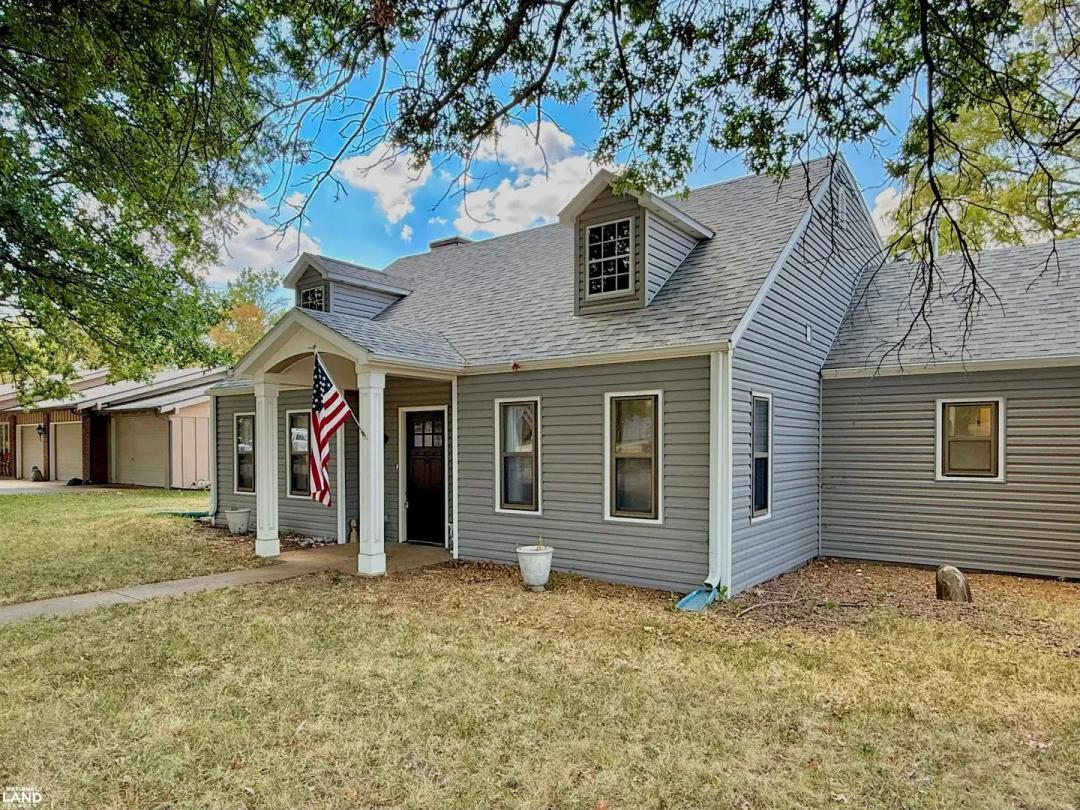Updated 3 Bedroom, 3 Bathroom in a Great Neighborhood