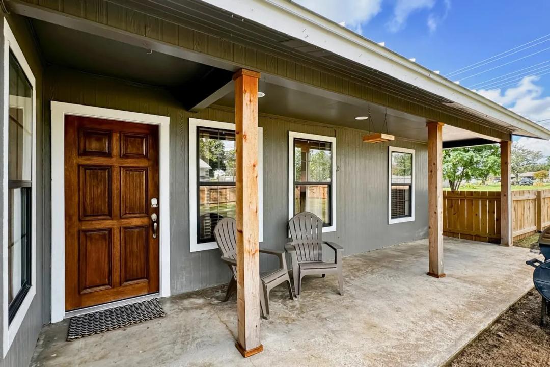 607 W Bluebonnet Ln, Johnson City, TX 78636