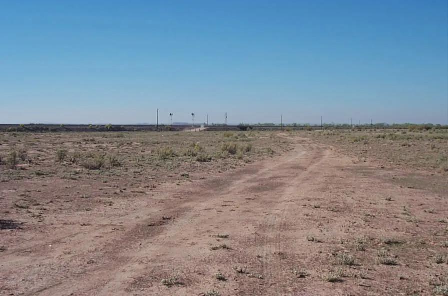 Sunny Arizona Holbrook - Petrified Forest area